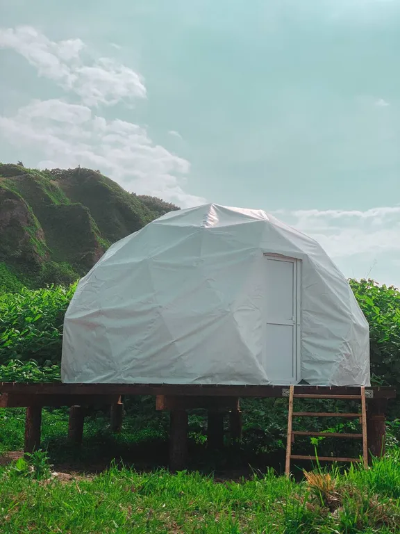 Уютный купол на острове Кунашир