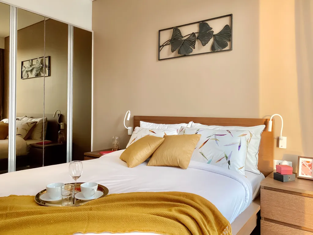 Две спальни с видом на озеро и море