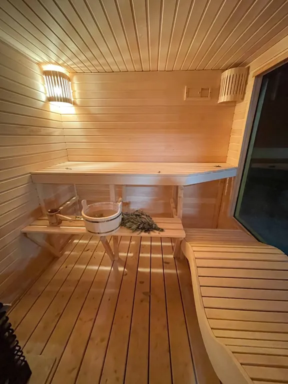 Треугольный дом Афрейм с видом на лес и подогреваемым бассейном