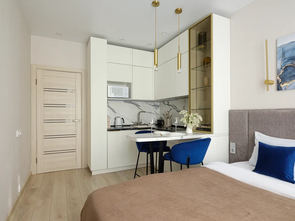 Дизайнерская студия с видом на сосны с закрытым двором