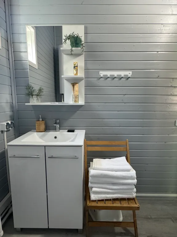 Большой дом среди сосен