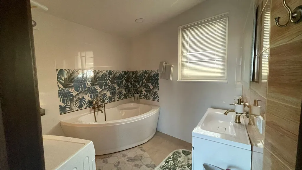 Купольный дом с видом на горы и море