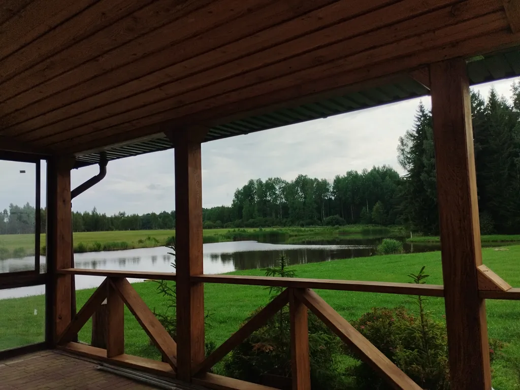 Дом с озером, река, лес
