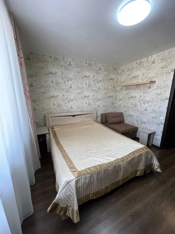 В центре Ишима, просторная 2-комнатная для командировок и семьи