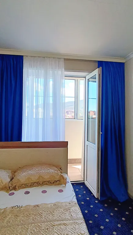 Квартира в центре с видом на набережную и горы