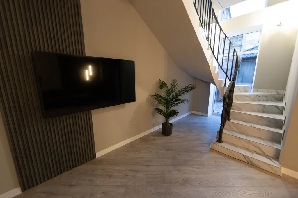 Просторный двухэтажный коттедж на берегу городского пляжа