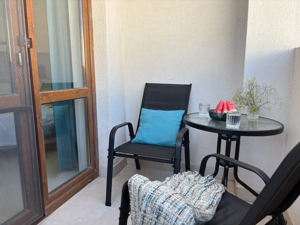 Студия рядом с песочным пляжем и бассейном