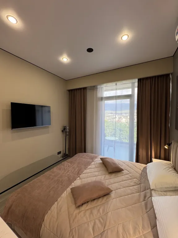 Апартаменты-студия с видом на горы в престижном районе