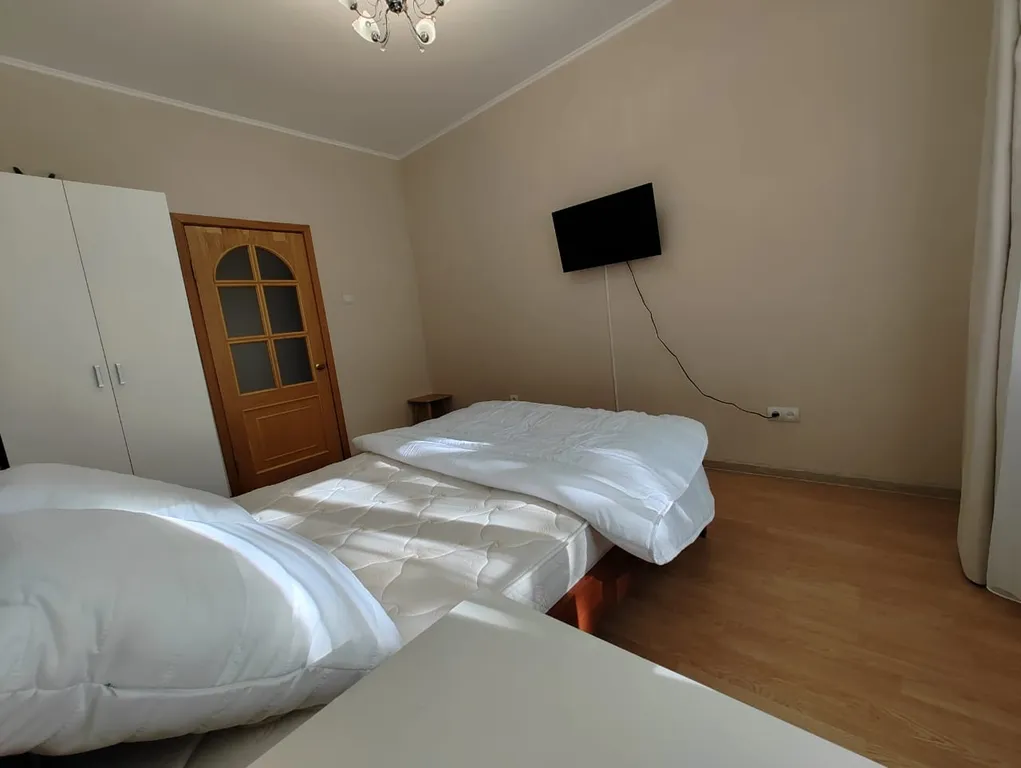 Квартира Квартира Просторная евротрешка в сталинке. 4 отдельных кровати — Колпино