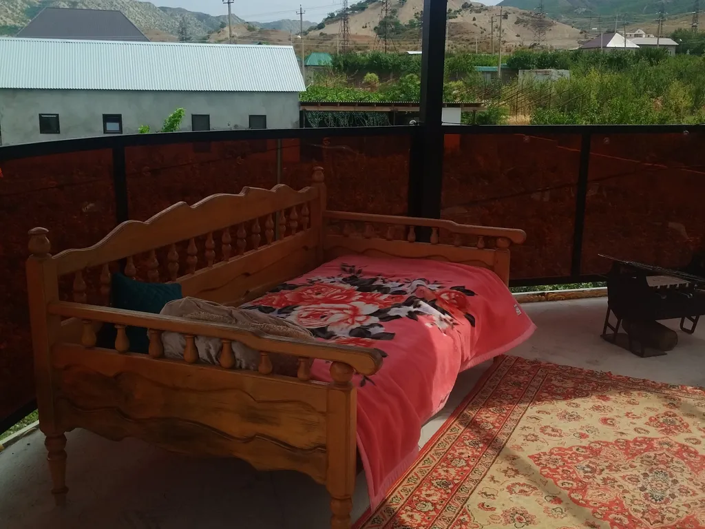 Домик у каньона