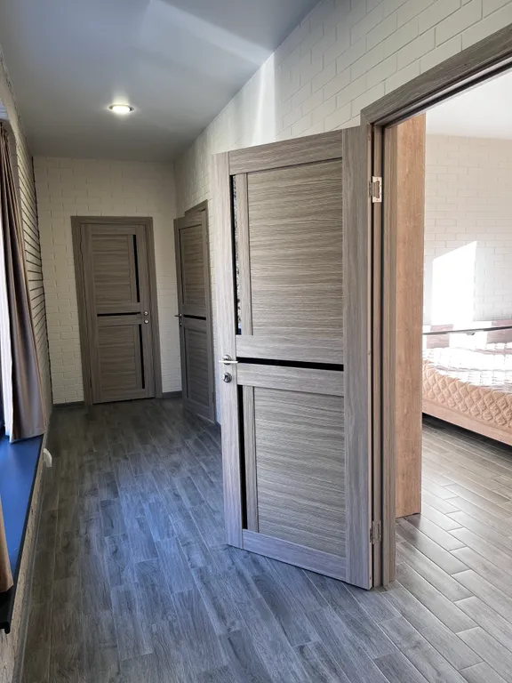 Красивый дом с видом на горы и реку