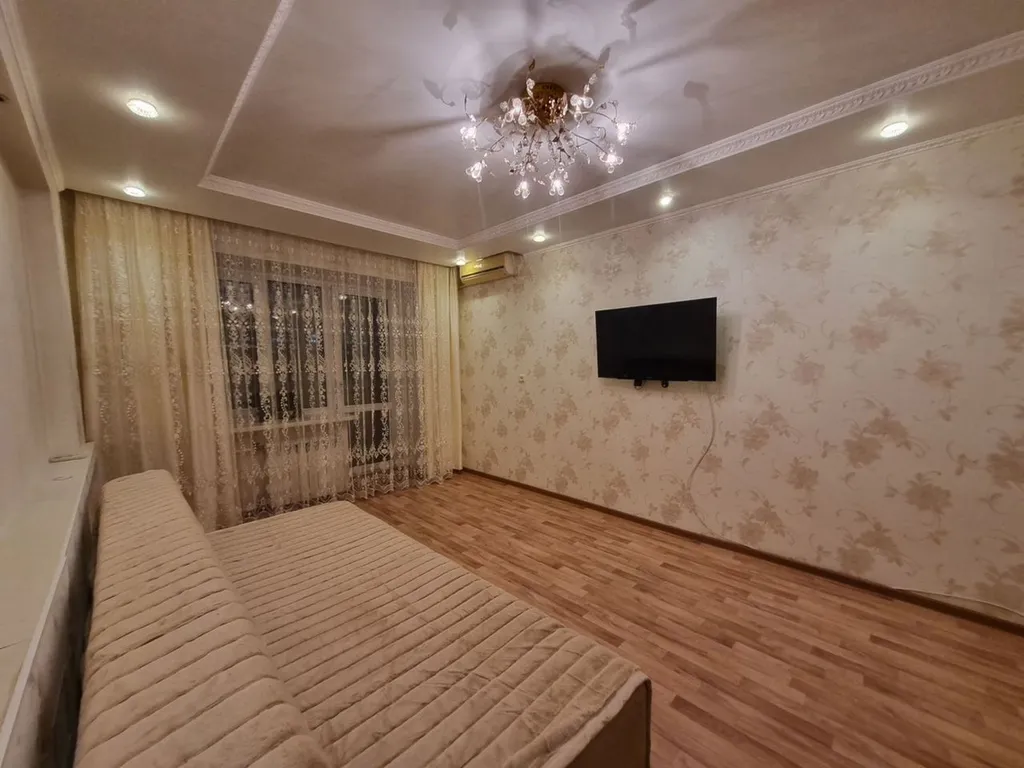 Сoлнeчнaя, пpоcторная 2-комнатная квaртиpа рядом с ДBГУПC