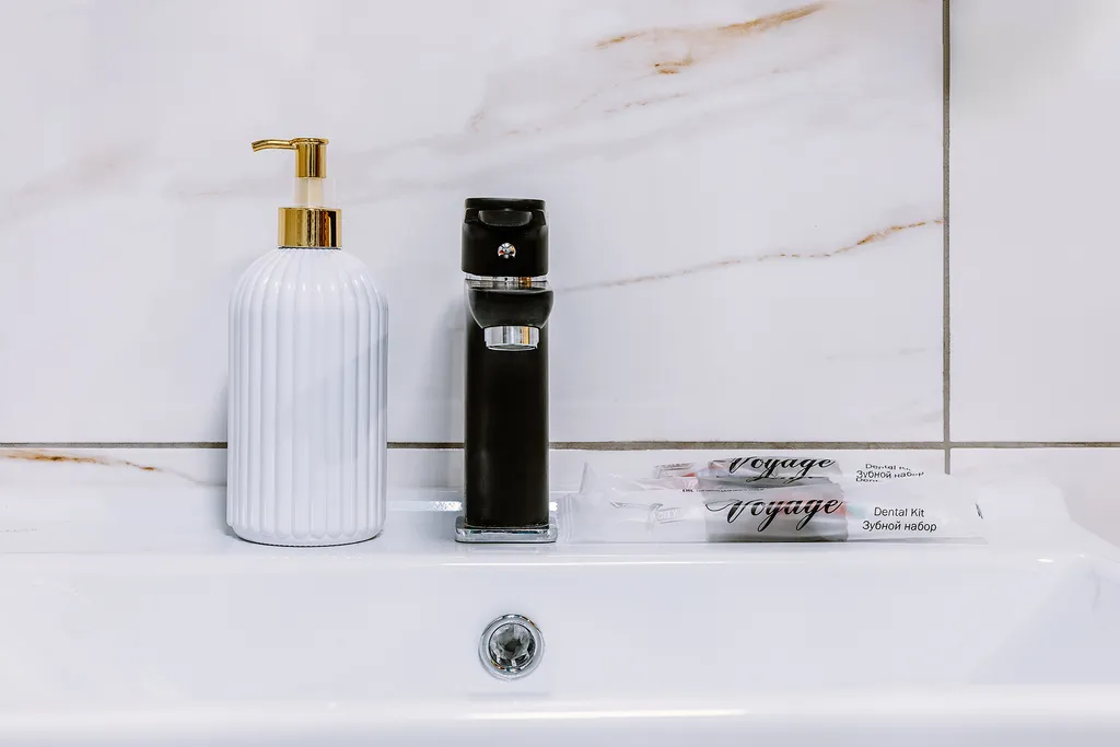 Коттедж с бассейном в лесу