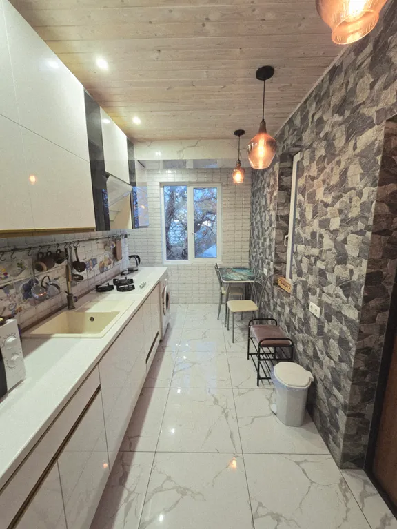 Целый этаж в доме с личной террасой и кухней