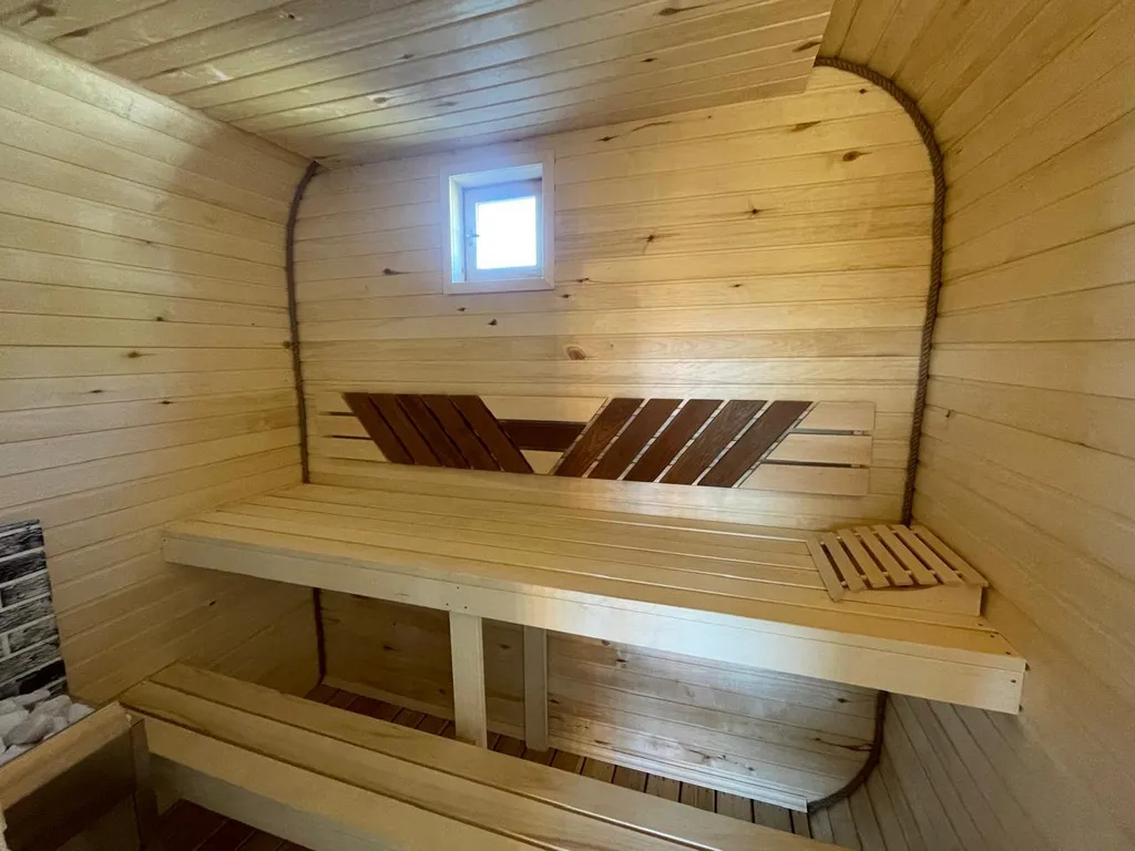 Дом в стиле барнхаус с тёплым бассейном и сауной