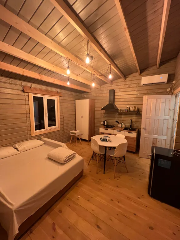 Большой домик на четверых с отдельной спальней