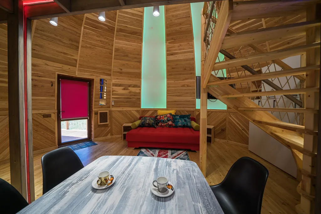 Уникальный двухкупольный дом-бунгало