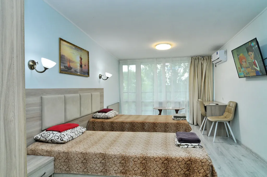 Квартира Двухкомнатный семейный номер — аренда посуточно в Феодосия