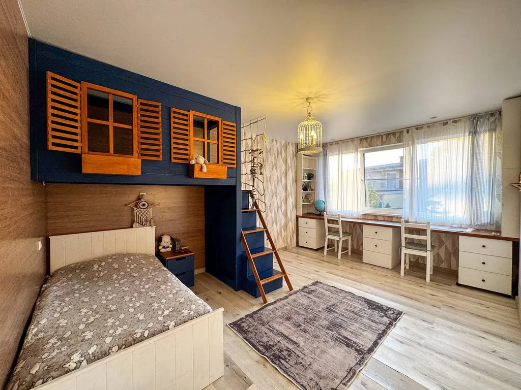 Таунхаус с дизайнерским ремонтом и террасой