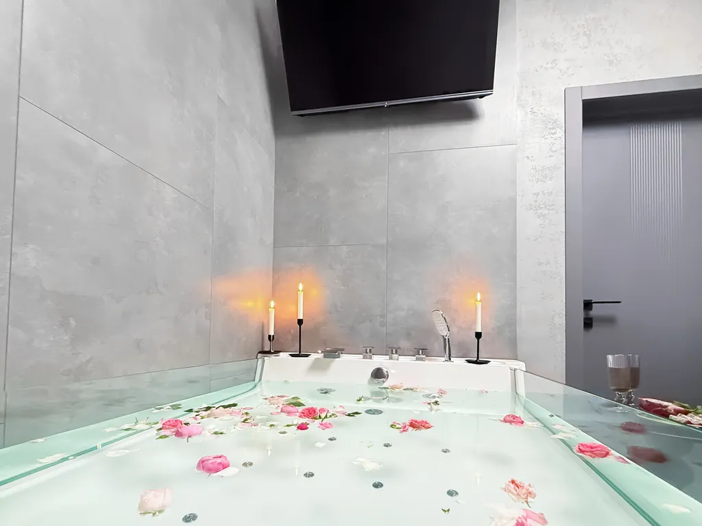 Эксклюзивный лофт с джакузи на двоих + tv