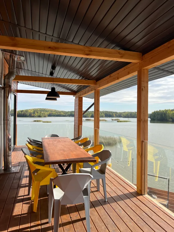 Дом с видом на озеро около горнолыжного комплекса