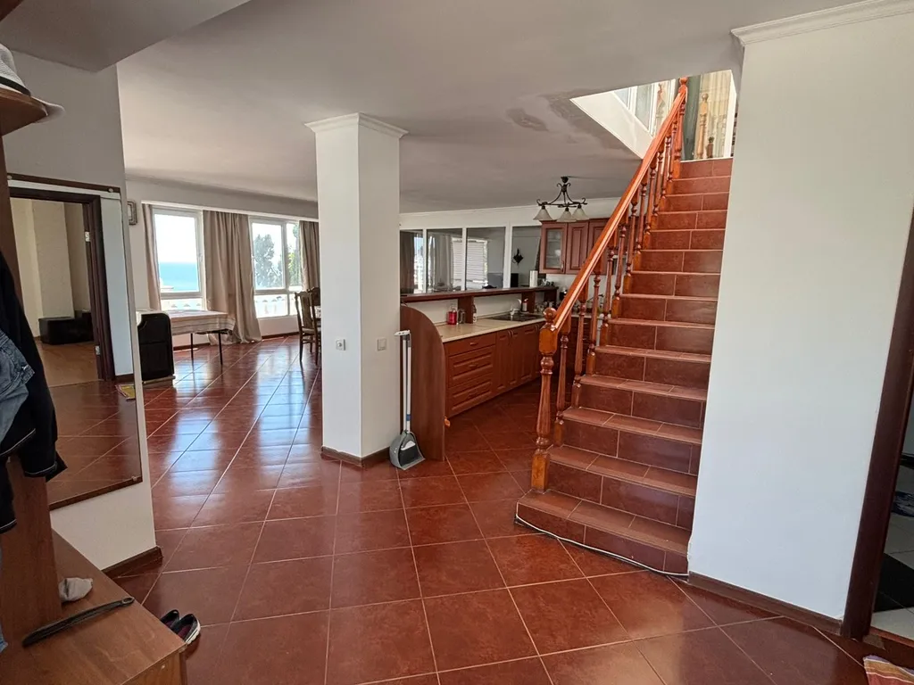 Апартамент в двух уровнях с террасой