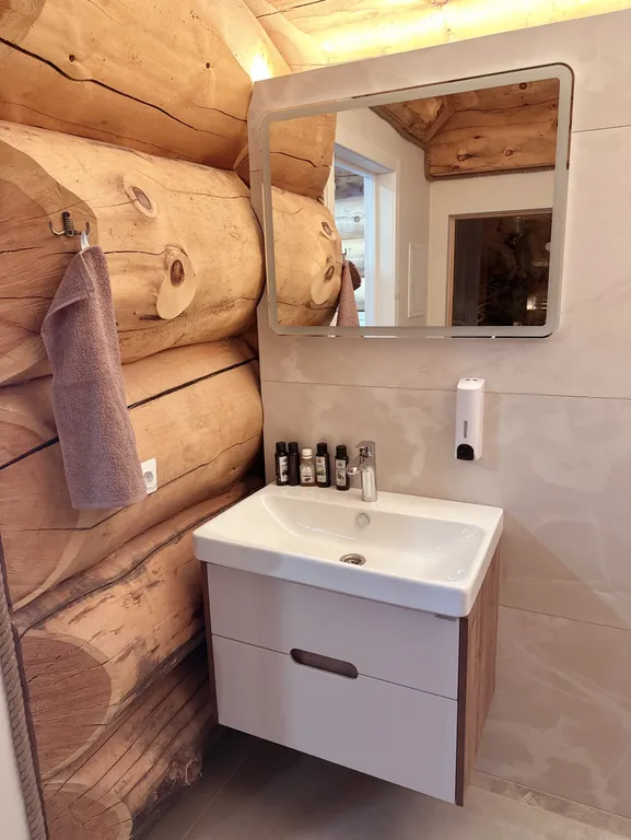 Гостевой дом и кедровая баня на Алтайской