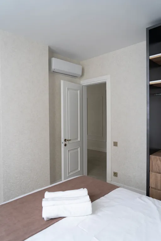 Уютный номер с 2 спальнями и баром, с видом во двор