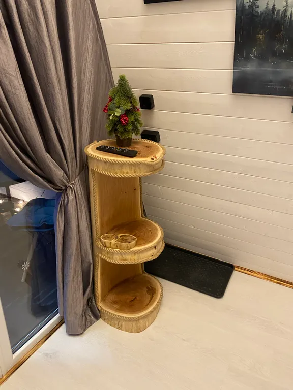 Афрейм на опушке леса с бассейном