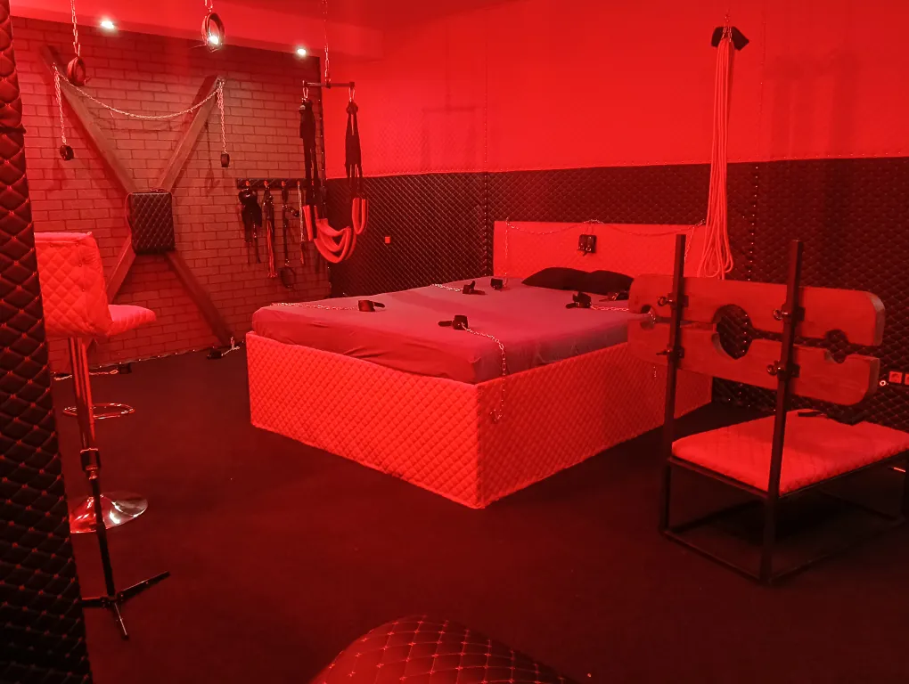 Тематическая квартира со строгой эстетикой доминации — аренда посуточно в Химки