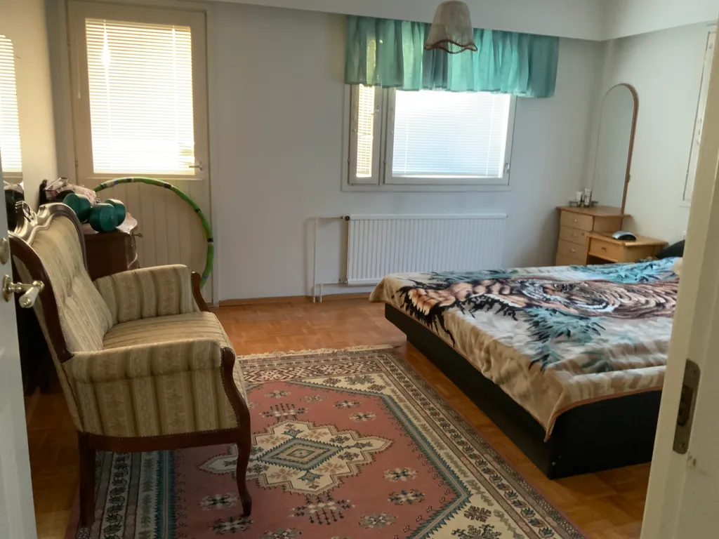 Уютный дом с камином рядом с центром