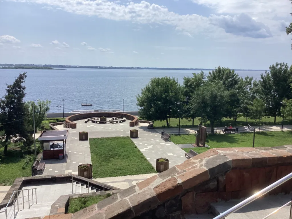 Солнечная евродвушка на набережной