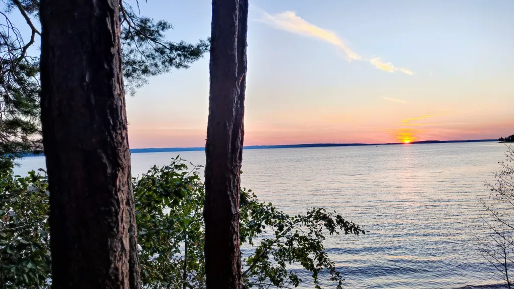 Коттедж Новый дом у озера с бесплатным бильярдом, рядом с турбазой Чайка — Ланино