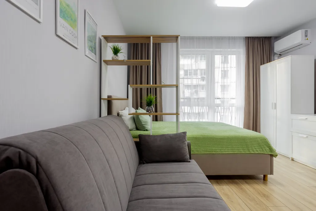 Светлая уютнaя студия с бaлконoм в ЖК Флора