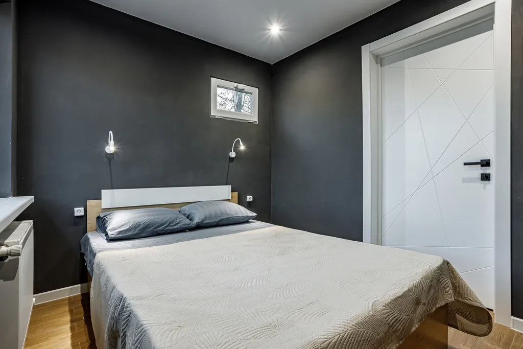 Дом на берегу реки