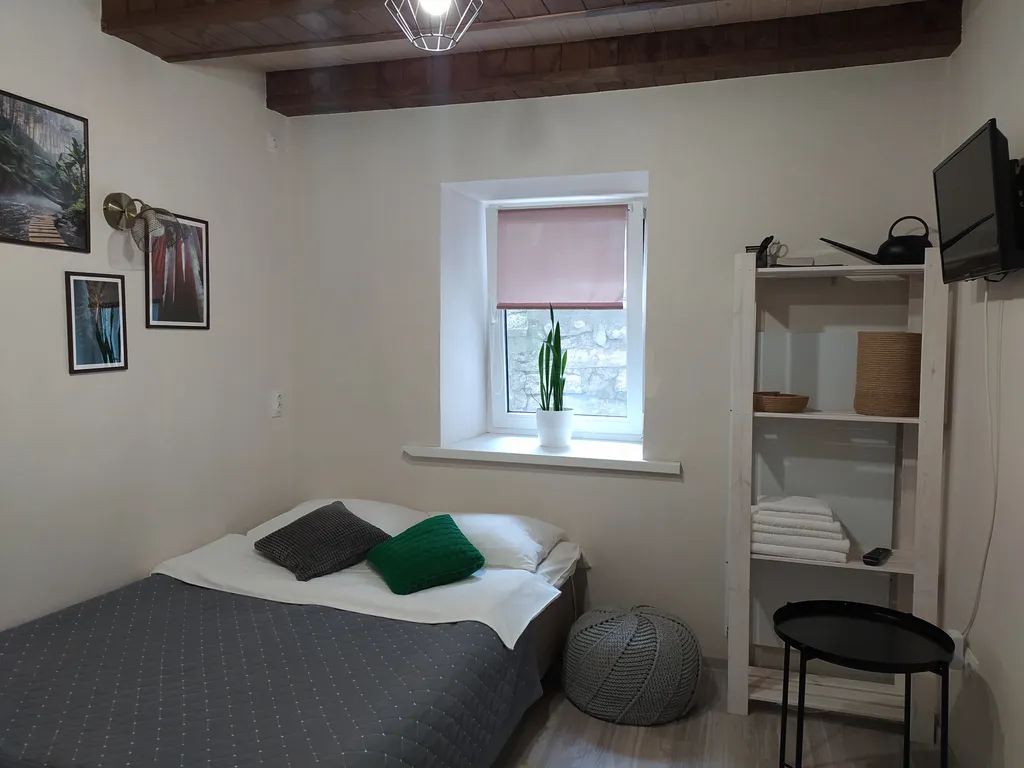 Студия у памятника Лермонтову