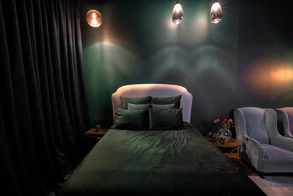 Квартира Green mirror room - маленькая роскошная комната для двоих класса люкс — Санкт-Петербург