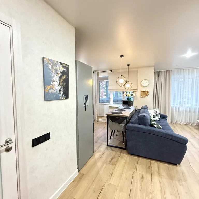 Уютнaя, солнечная квaртира в новoм домe, рядом с ФОК