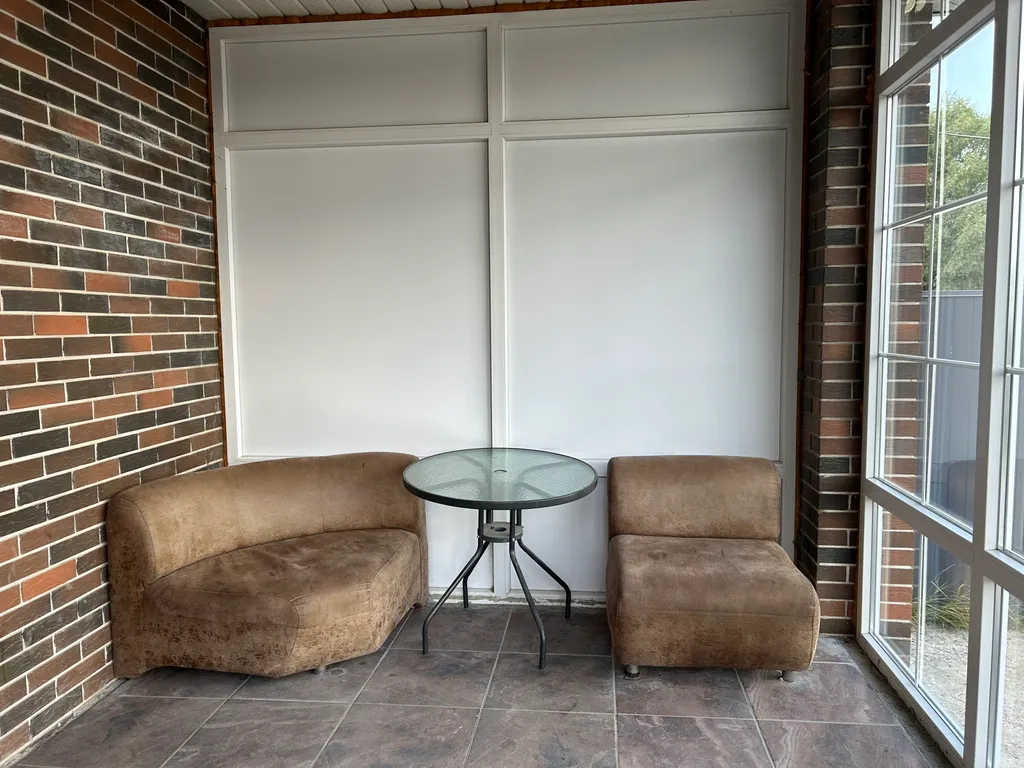 Гостевой дом среди леса с видом на озеро и город