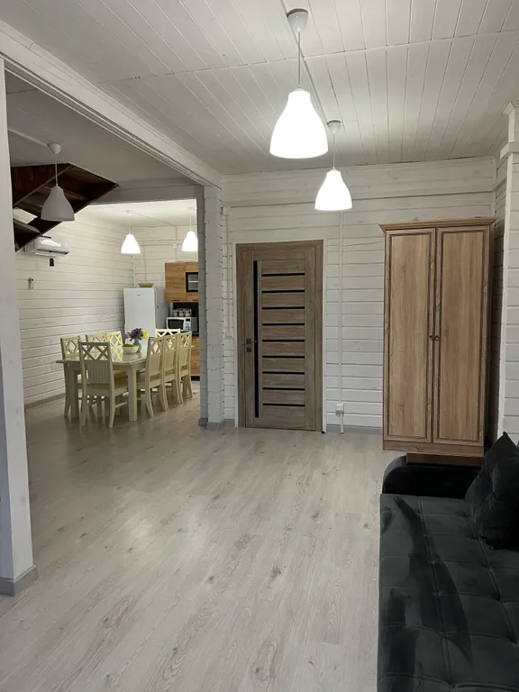 Деревянный коттедж на берегу Каспийского моря