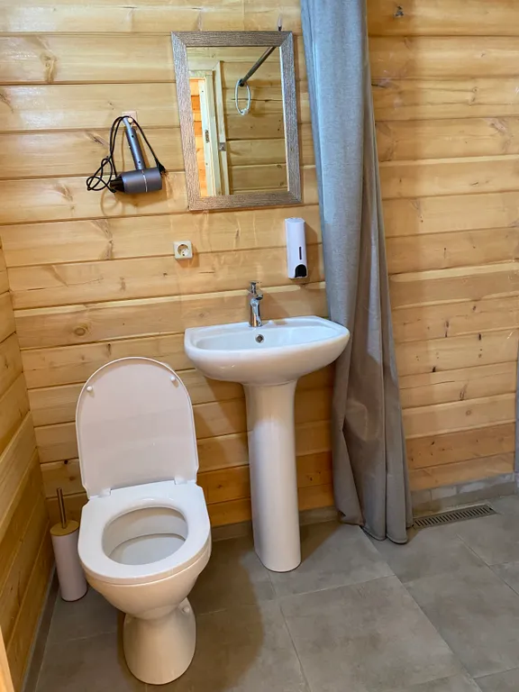 Коттедж у водопада