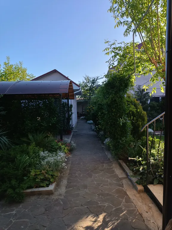 сдается коттедж 2  этажа.130 кв. м, с тремя отдельными комнатами