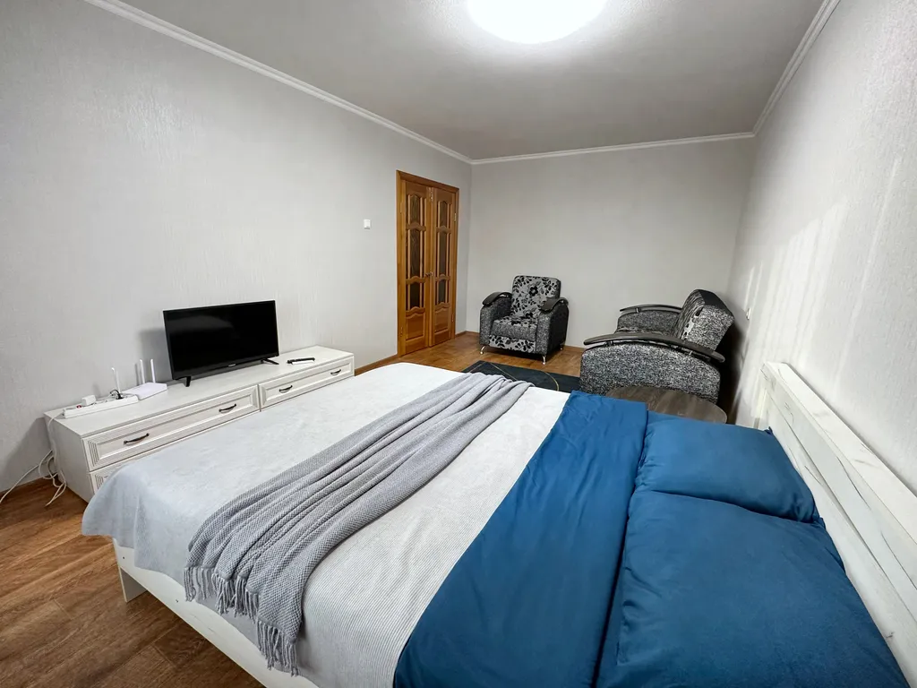 Двухкомнатная квартира с видом на реку на набережной