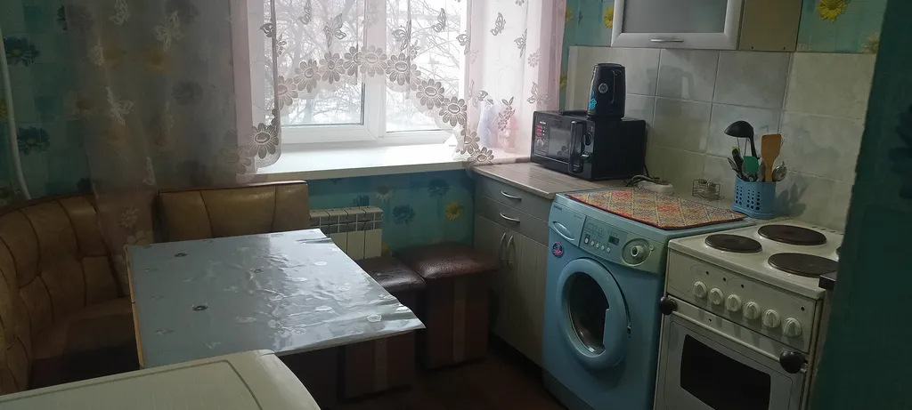 Уютная квартира в районе вокзала, с хорошим, большим диваном.