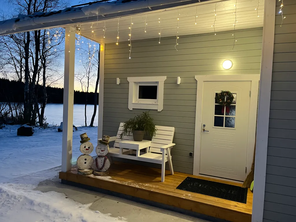 Домик в Карелии на берегу озера