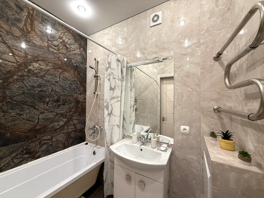 Квартира Апартаменты Нигелла в южном микрорайоне рядом с ТЦ Кристалл — Тюмень