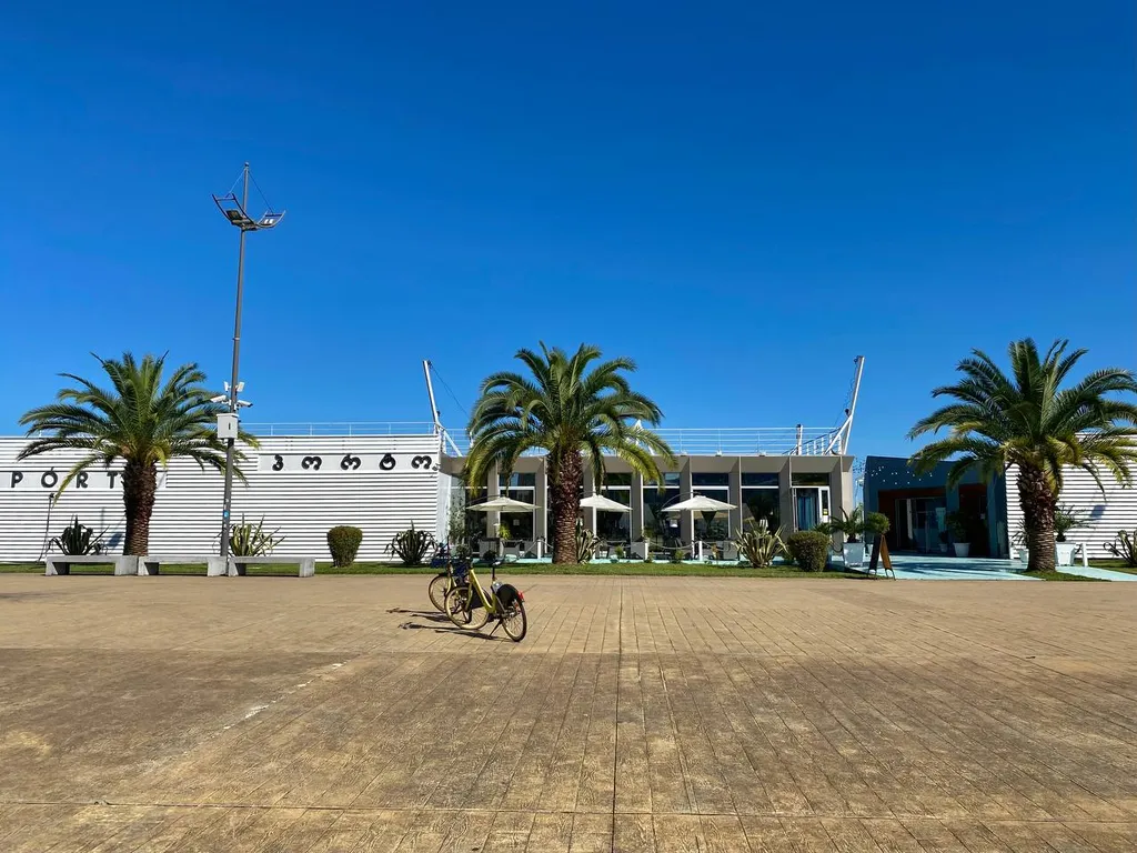 Трехкомнатная квартира на берегу моря, Porta Batumi Tower