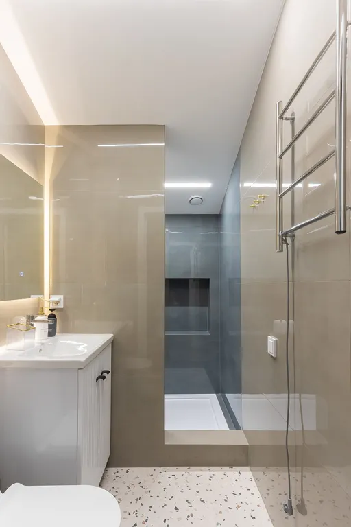 Новый дом с видом на озеро, сауной, гриль-домом и детской площадкой