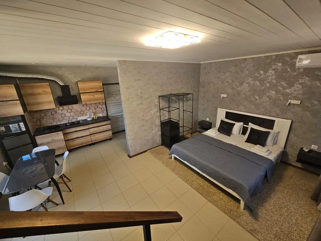 Дом с бассейном