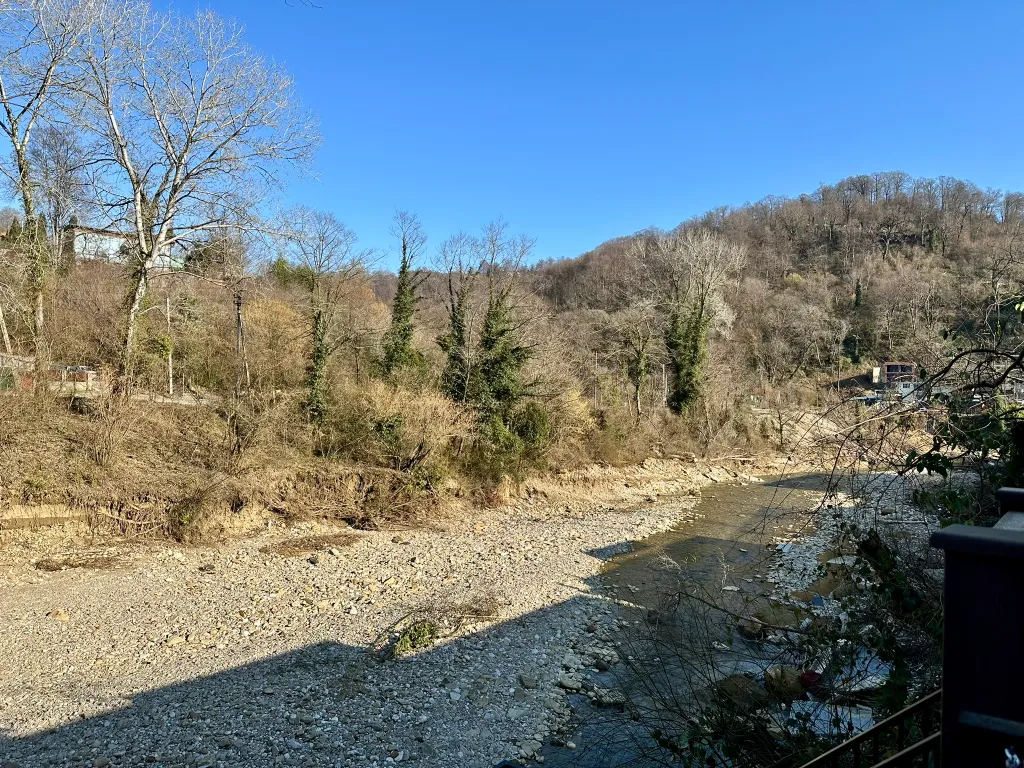 Домик у реки